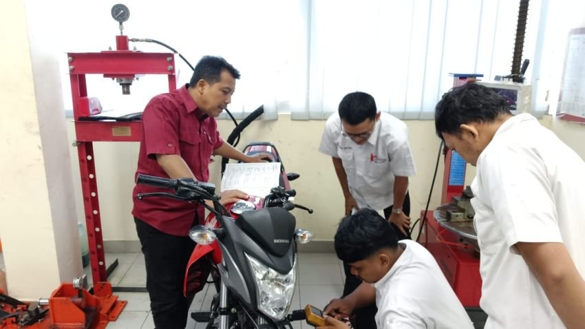Pelatihan Modul Dasar Guru Perkuat Kompetensi Tenaga Ajar SMK Mitra Binaan Honda di Sumut