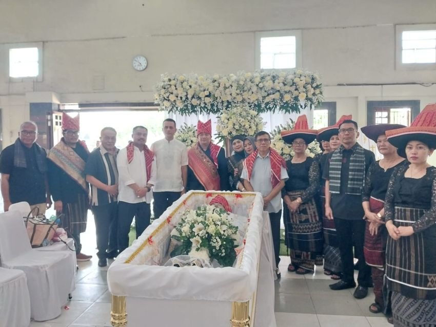 Sampaikan Dukacita, Ketum PWI Pusat dan Ketua PWI Sumut Melayat Eddy Bukit