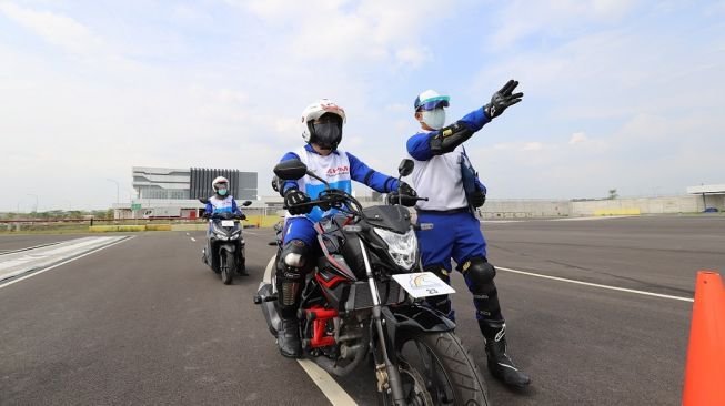 Berkendara Aman, Honda Ajak Kenali Potensi Bahaya di Jalan