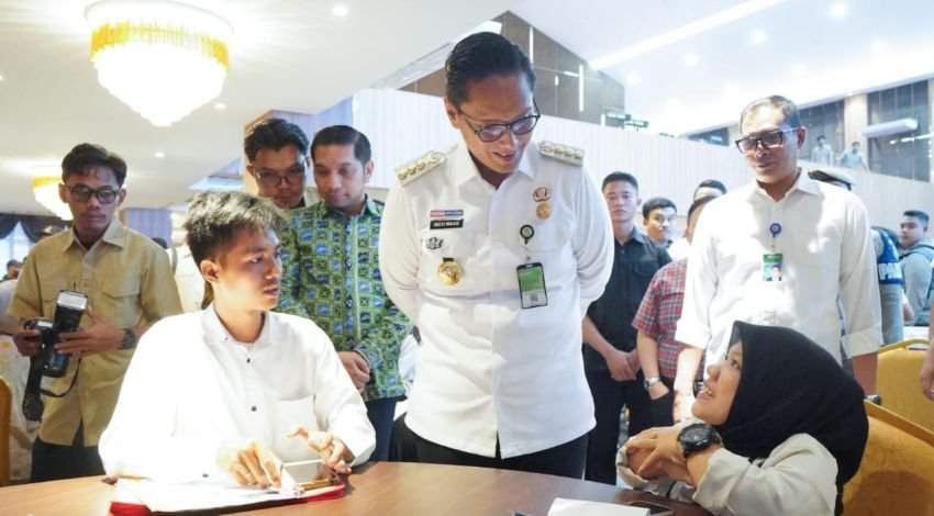 Rico Waas Tinjau Job Fair, 56 Perusahaan Buka 2.149 Lowongan dengan 203 Jabatan