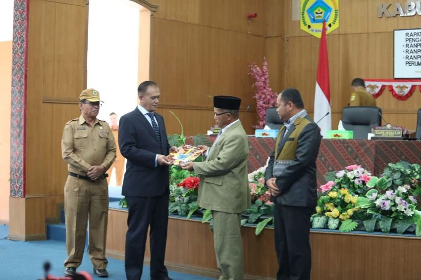 Bupati Sampaikan Tiga Ranperda ke DPRD Pakpak Bharat Melalui Paripurna