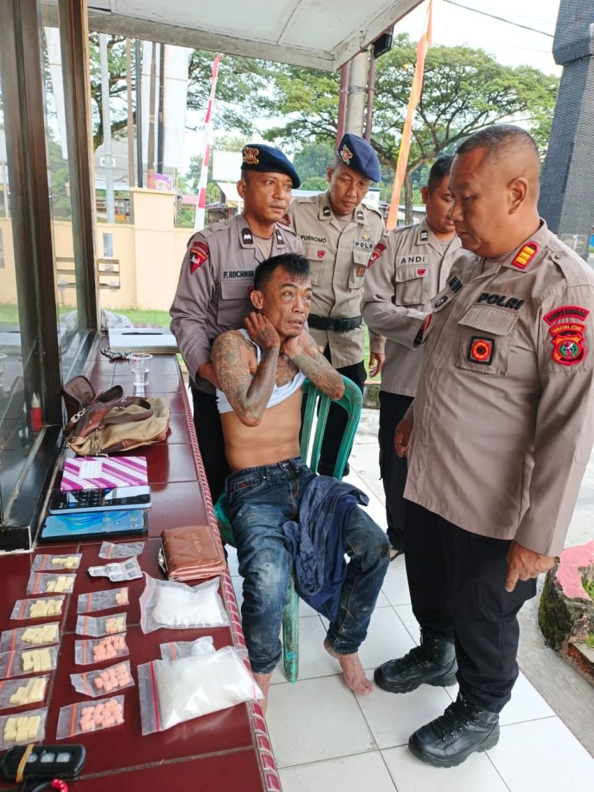 Berawal Dari Laka Tunggal, Respon Cepat Brimob Amankan Pria Bawa Narkoba