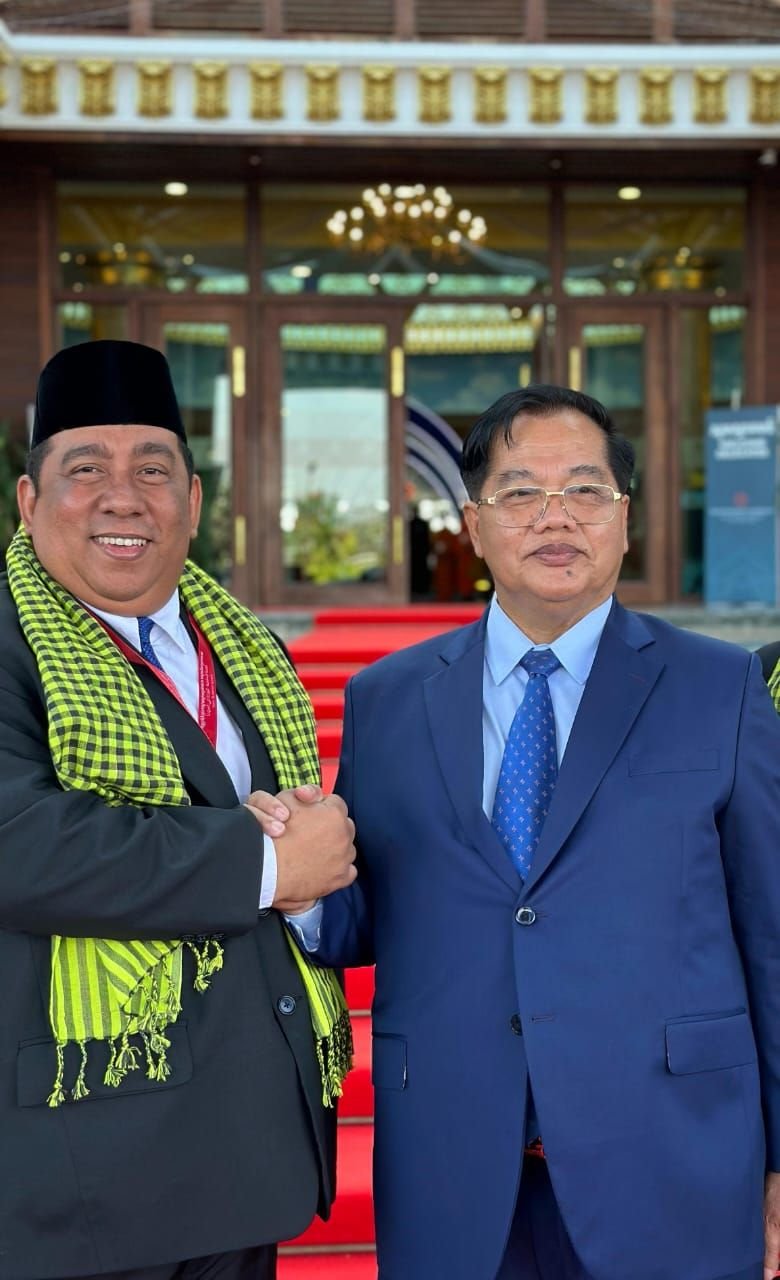 TYT Menteri Kanan Kamboja Ucapkan Selamat kepada Presiden Pemuda Masjid Dunia