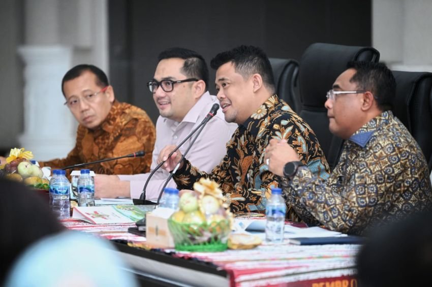 Bupati Samosir Dampingi Gubsu Terima Kunker Spesifik Komisi II DPR RI