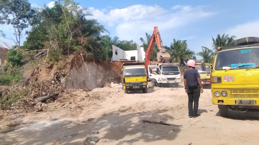 Polisi Diminta Tindak Pengusaha Galian C Diduga Ilegal Yang Beroperasi Didesa Antara Batu Bara