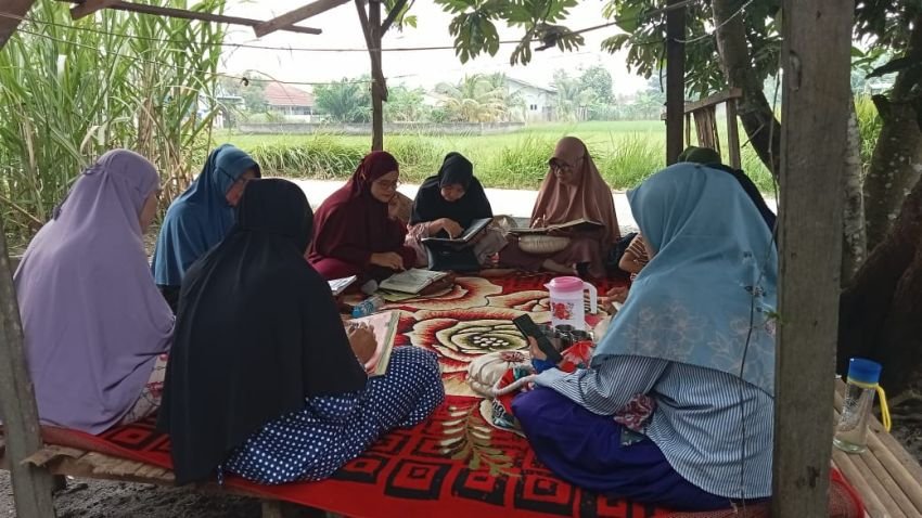 Kisah Ustazah Jamilah, Berkah Mengajarkan Al-Qur&rsquo;an Berbuah ASN PPPK