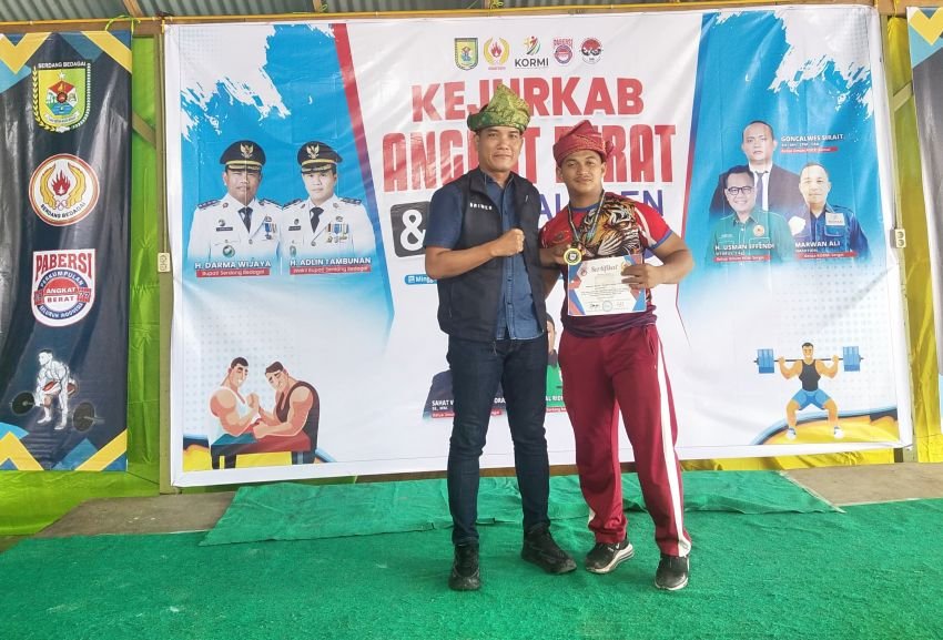 Inspiratif! Anak Yatim Piatu Asal Tanjung Beringin Sabet Juara Kejurkab Angkat Berat