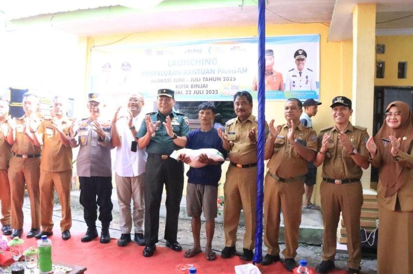 Wali Kota Binjai Tinjau Langsung Peluncuran Penyaluran Bantuan Pangan Beras Tahun 2025