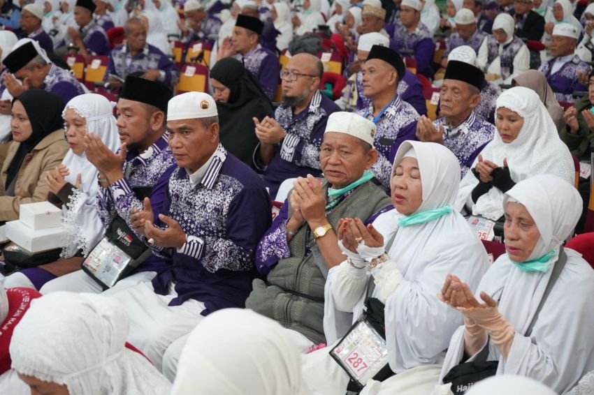 Jmaah Kloter 17 Asal Medan dan Binjai Tiba di Tanah Air