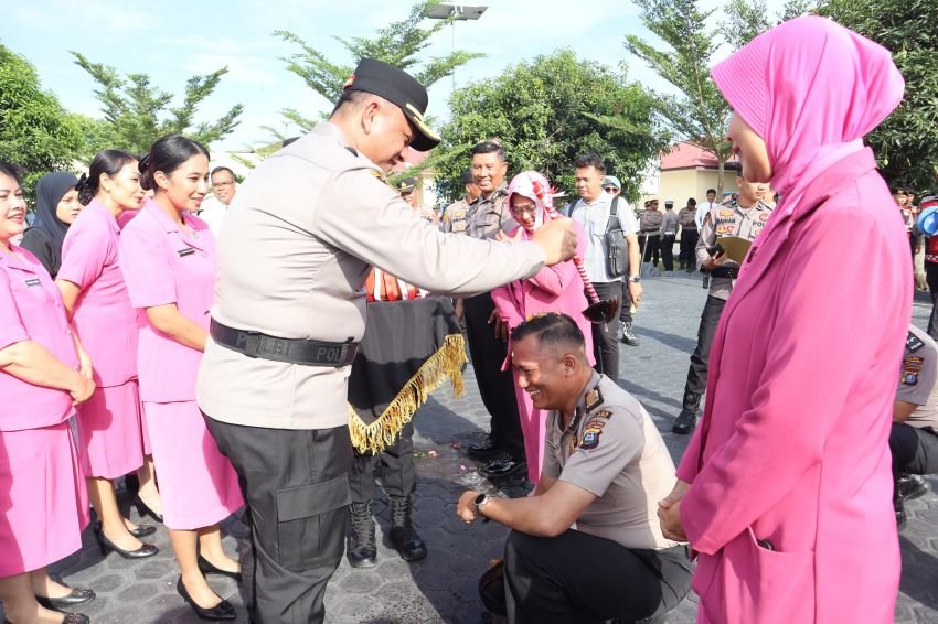 26 Personel Polres Batu Bara Naik Pangkat , Iptu Ahmad Fahmi Kasi Humas Sandang AKP