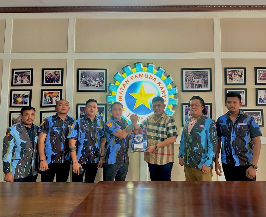 Ketua DPD IPK Sumut Serahkan Mandat Direktur LBH IPK Sumut Kepada Tomi Sihotang SH
