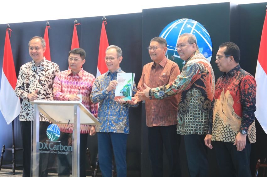 OJK Luncurkan Buku Perdagangan Karbon Bagi Sektor Keuangan