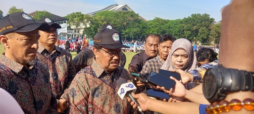 Rektor Unimed Prof Baharuddin dan Jajaran Sambut 9.989 Mahasiswa Baru