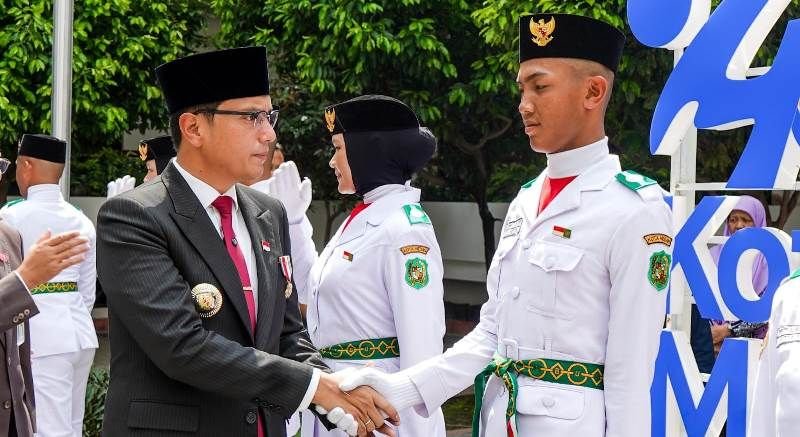 Khidmat dan Penuh Haru, Rico Waas Kukuhkan Paskibra Kota Medan 2025