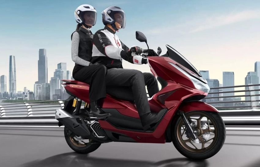 Ini Rahasia Rasakan Kenyamanan Honda PCX 160 Saat Berboncengan