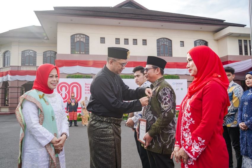 PTPN IV Regional I dan II Kukuhkan Semangat Kebersamaan dalam Upacara HUT RI ke-80 dan Penyerahan Penghargaan Masa Pengabdian*