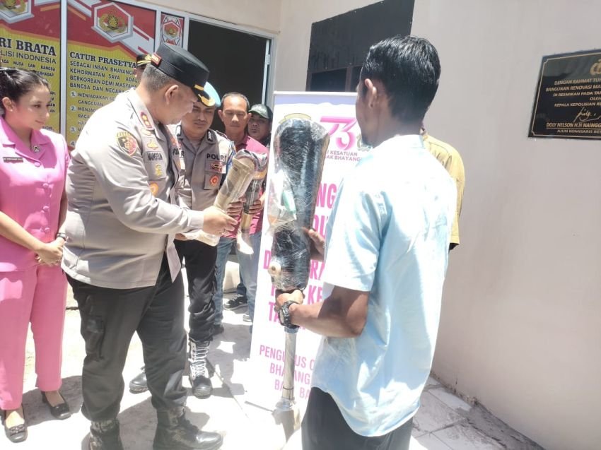 Kapolres Batu Bara Peduli , 3 Penyandang Disabilitas di Medang Deras Terima Tali Asih