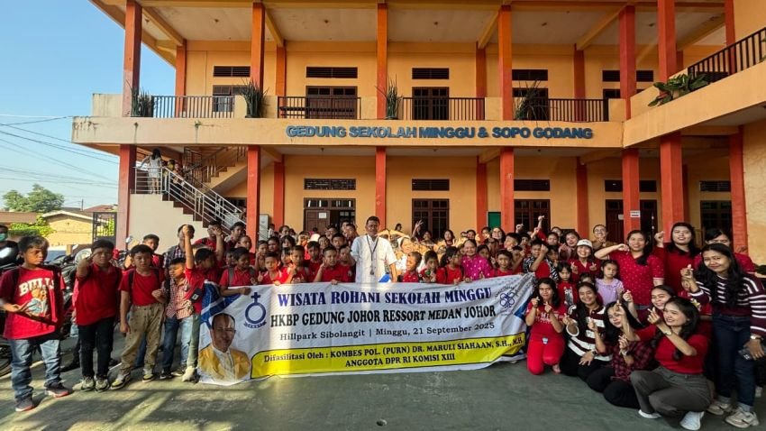 Maruli Siahaan Berangkatkan 100 Orang Anak Sekolah Minggu HKBP Medan Johor Wisata Rohani ke Hill Park