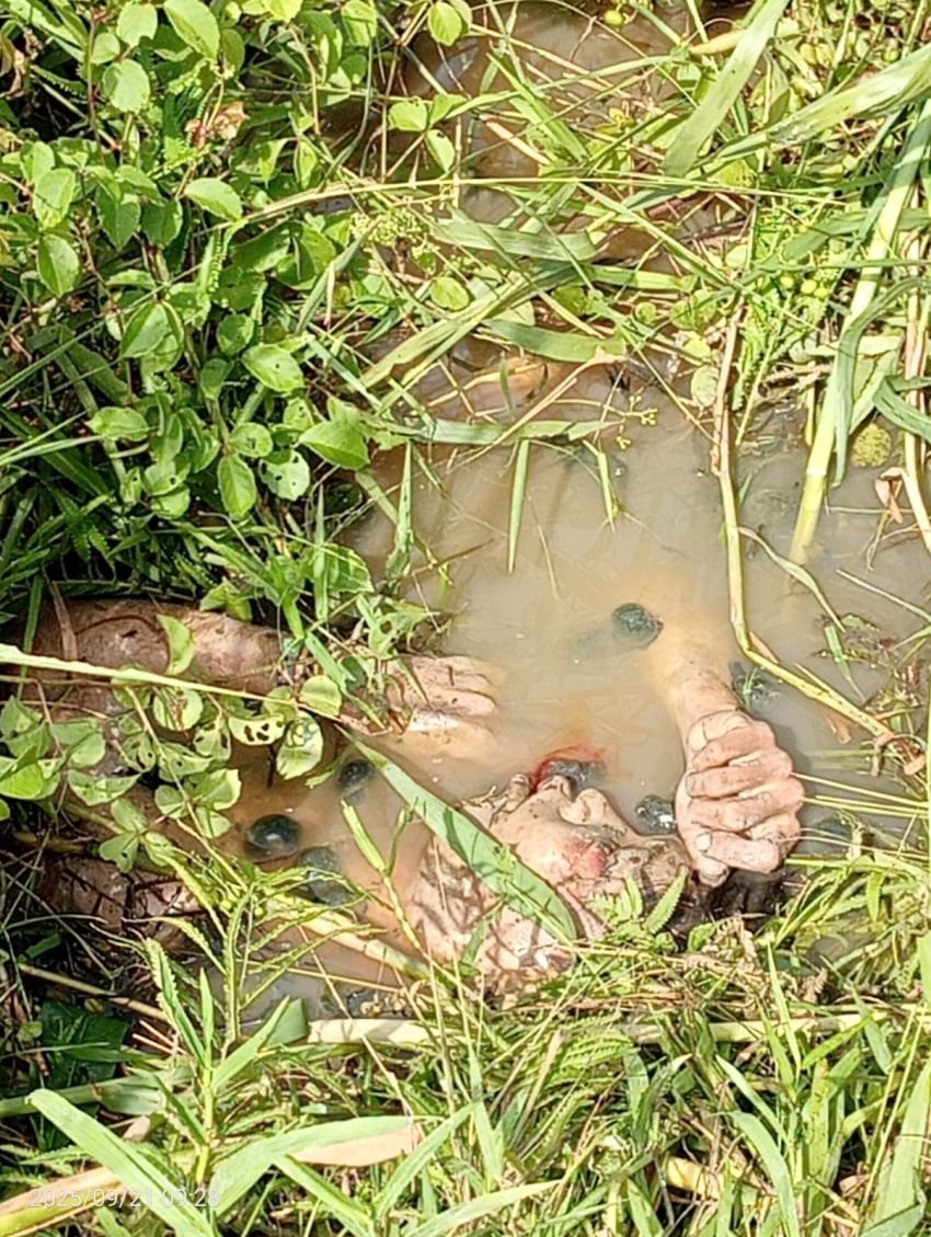 Warga Desa Air Hitam Digegerkan Sosok Mayat Pria Mengapung Dalam Parit Jalan di Batu Bara