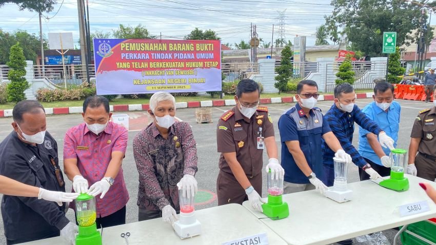 Kejari Binjai Lakukan Pemusnahan Barang Bulkti Yang Telah Inkracht