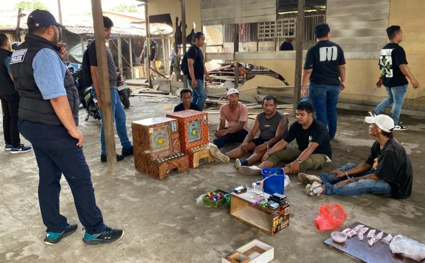 Lagi, Barak Narkoba Jermal 15 Digerebek dan Dibakar : 5 Pria Diamankan, Sabu, Bong, dan Timbangan Disita