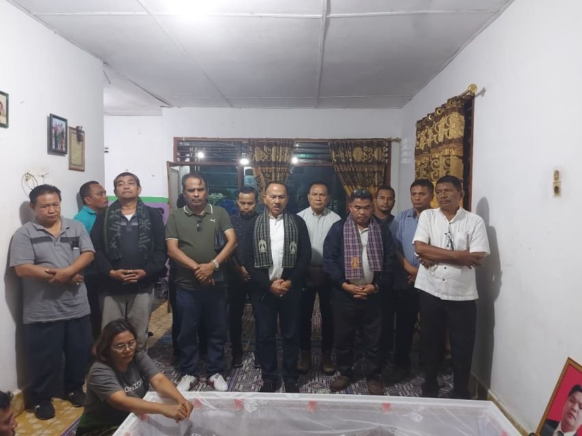 Ketum PPSD Siahaan Indonesia juga Anggota DPR RI Dr Maruli Siahaan SH.MH Kunjungan Sosial di Dua Rumah Duka