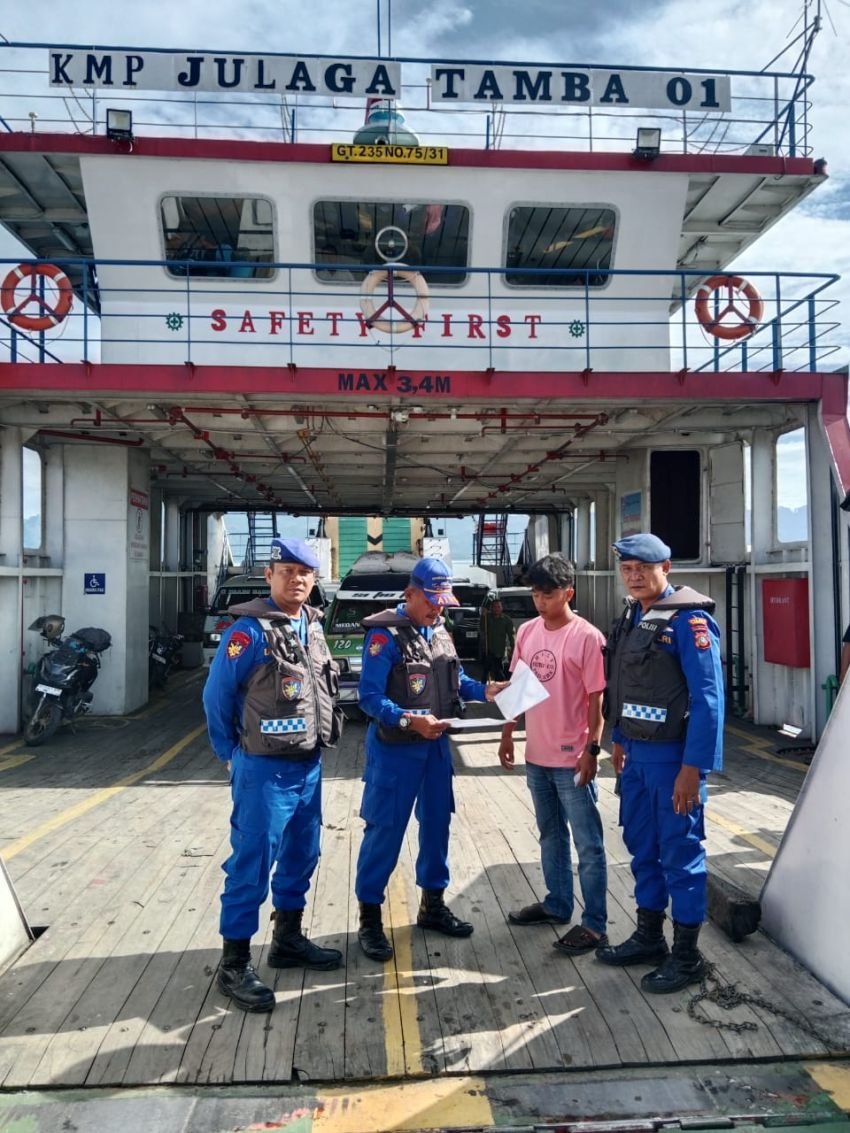 Patroli Rutin Polairud Polres Samosir di Kawasan Perairan Danau Toba Lintasan Simanindo - Tigaras