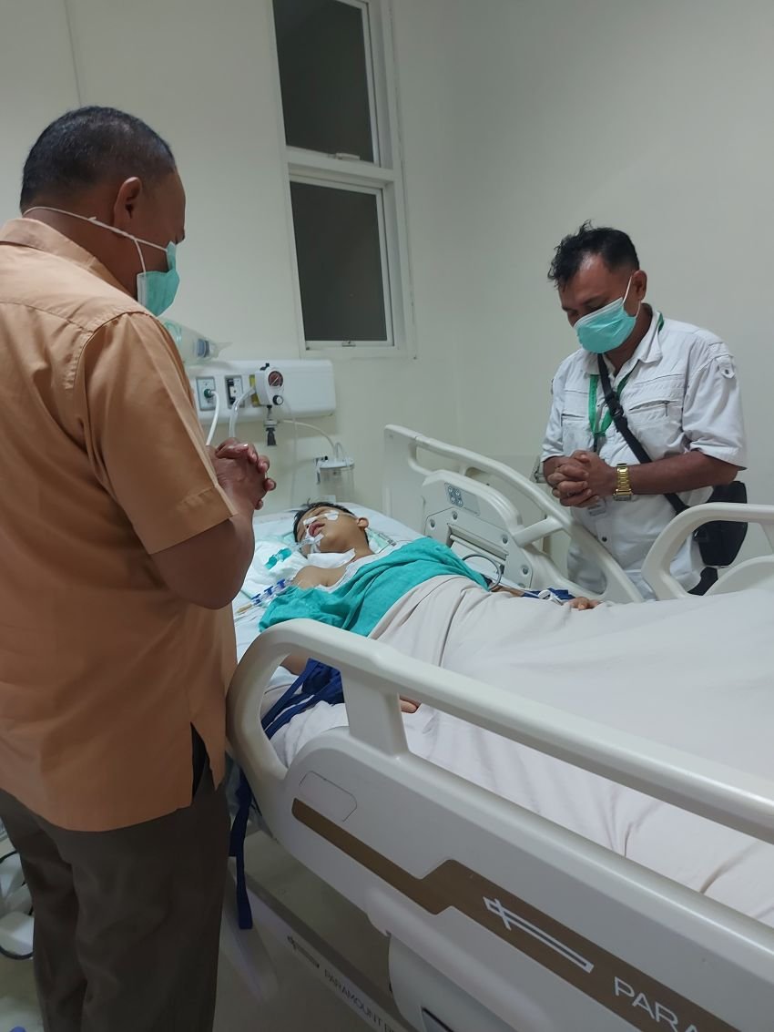 Anggota DPR RI Dr Maruli Siahaan Jenguk Anak Anggota PPSD Siahaan Sektor 43 Mandala di RS Adam Malik