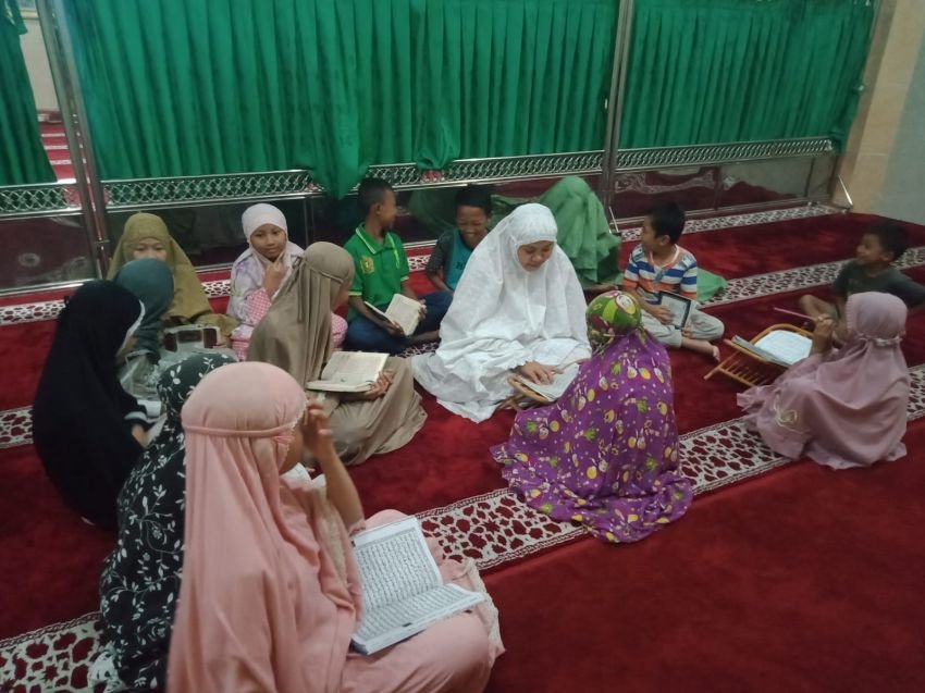 Ibu Deswita, Penerang Cahaya Al Qur&rsquo;an di Medan Sunggal
