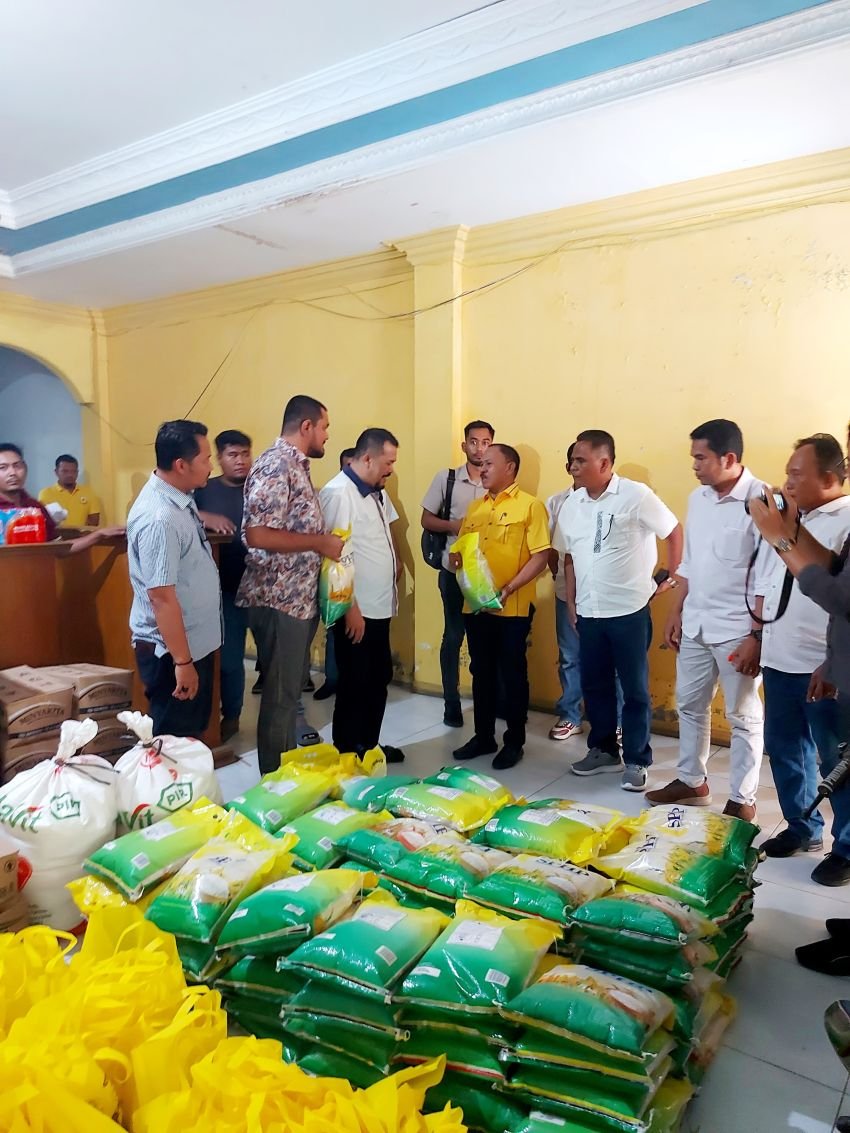 Ucapan Syukur HUT ke 61 Partai Golkar, Anggota DPR RI Maruli Siahaan SH.MH Berbagi Sembako Kepada Warga Sergai