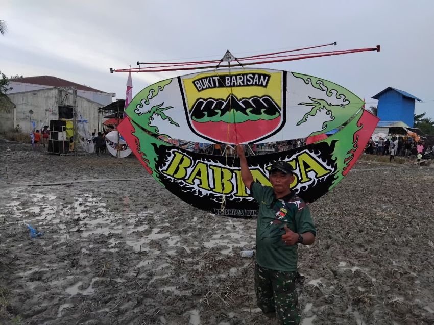 Babinsa Koramil 13/Buntu Pane Raih Juara di Festival Layang-Layang