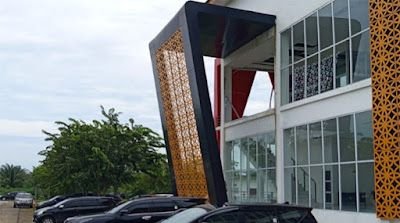 Angin Kencang Disertai Hujan Robohkan Dinding Kaca Kantor Bupati Batu Bara, Proyek Rp54 Miliar&nbsp;
