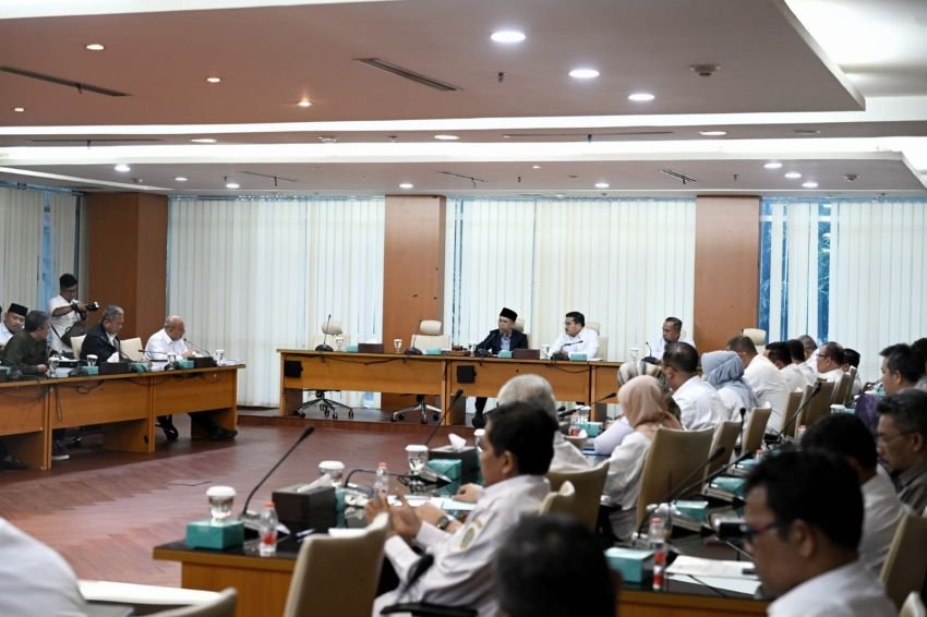 Pemprov Sumut Serahkan Rancangan KUA-PPAS APBD 2026 ke DPRD