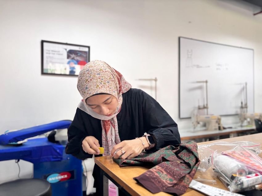 Batik dan Jalan Panjang UMKM Binaan PalmCo Menembus Pasar Modern