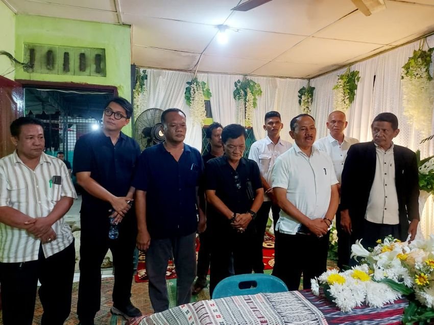Setiba di Bandara KNIA, Anggota DPR RI Maruli Siahaan Melayat ke Dua Rumah Duka Anggota PPSD Siahaan Medan