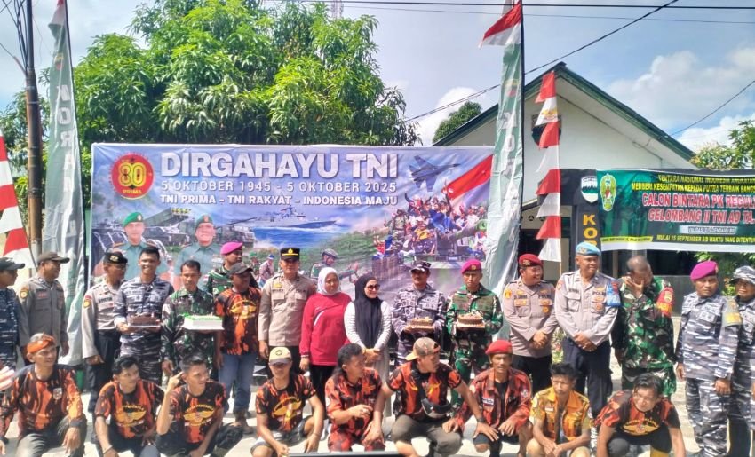 Sinergi TNI&ndash;Polri, Pemerintah dan Pemuda di Bedagai Rayakan HUT TNI dengan Gotong Royong dan Kejutan Kue