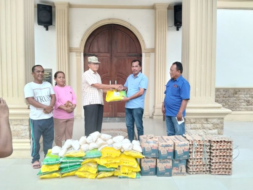 Anggota DPR RI Maruli Siahaan Berikan Bantuan Kepada Jemaat HKBP Rogate dan Warga Gaperta Ujung Helvetia Terdampak Banjir