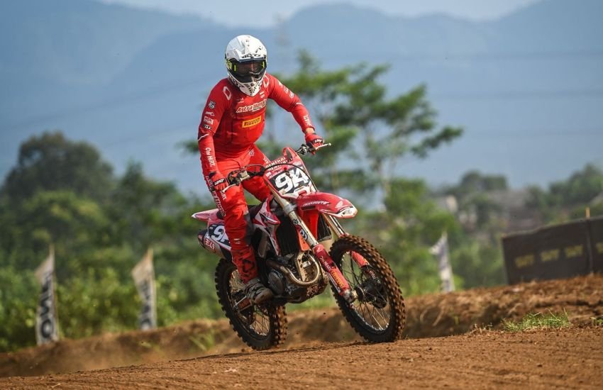 Crosser Astra HondaTampil Kencang di Final Kejurnas Motocross 2025