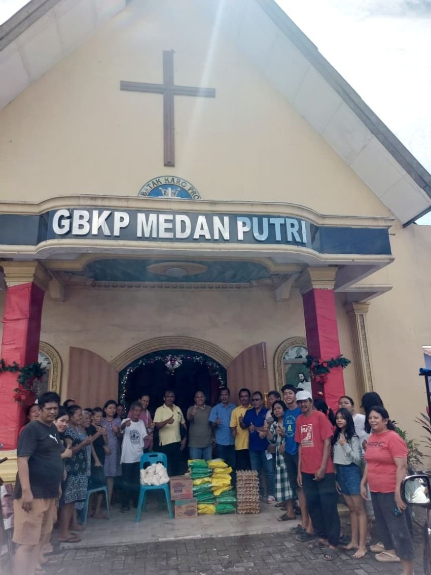 Anggota DPR RI Maruli Siahaan Berikan Bantuan Rumah Ibadah Terdampak Banjir di Medan