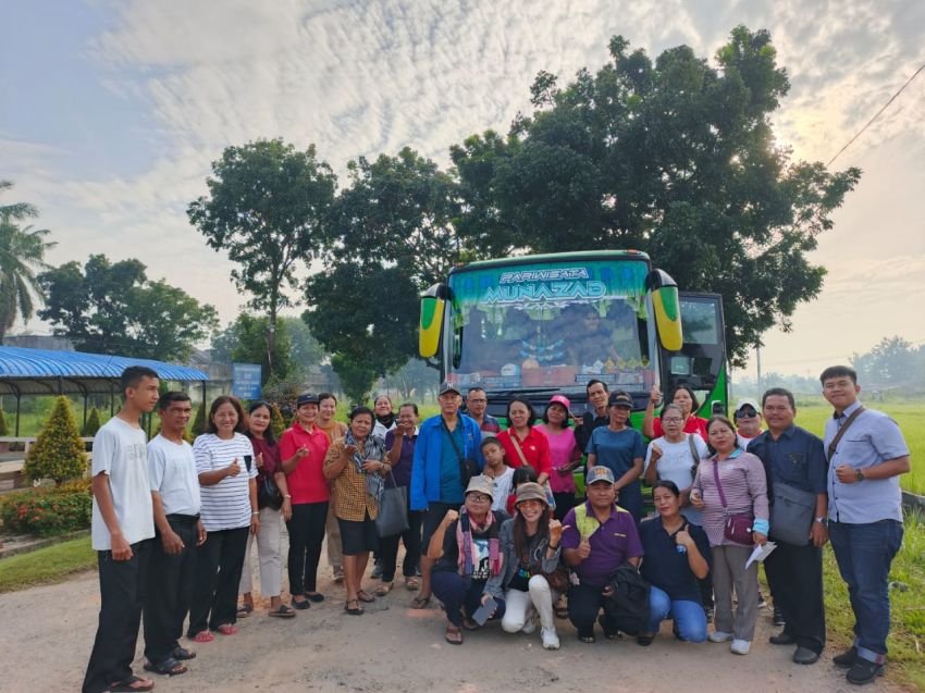 Anggota DPR RI Maruli Siahaan Berangkatkan Parhalado HKBP Pertekstilan TD Pardede Wisata Rohani
