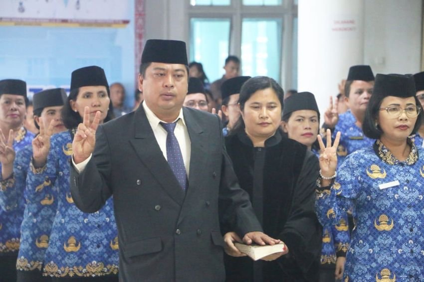 Bupati Lantik &lrm;Direktur Perumda Mual Natio David PPH Hutabarat, ST