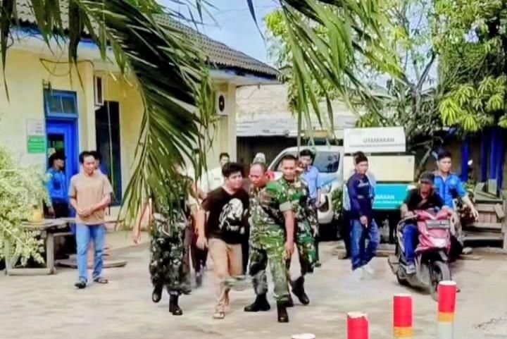 Diduga Depresi dan Pukuli Pengendara, Seorang Pria Diamankan Danramil Tanjung Tiram