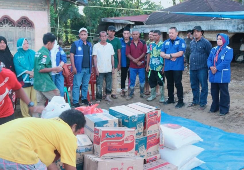 PAN Tapsel Salurkan Bantuan, H Borkat SSos MM: CSR Tambang Emas Harus Prioritaskan Daerah Terdampak Bencana Alam