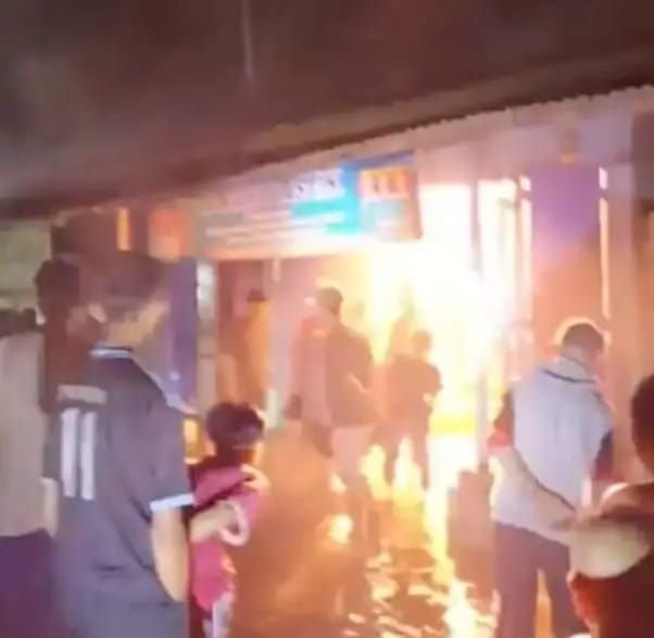 Bangunan Usaha Galon Air di Tanjung Tiram Dilalap Dijago Merah