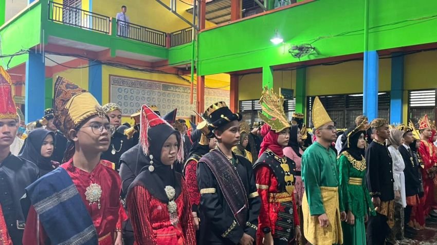 MAN 1 Medan Peringati Hari Guru Nasional 80, Reza Faisal : Mari &lsquo;Merawat Semesta Dengan Cinta&rsquo;