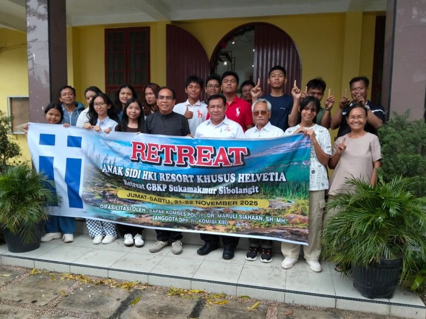 Anggota DPR RI Dr Maruli Siahaan Berangkatkan Retreat Rombongan Anak Sidi HKI Resort Khusus Helvetia