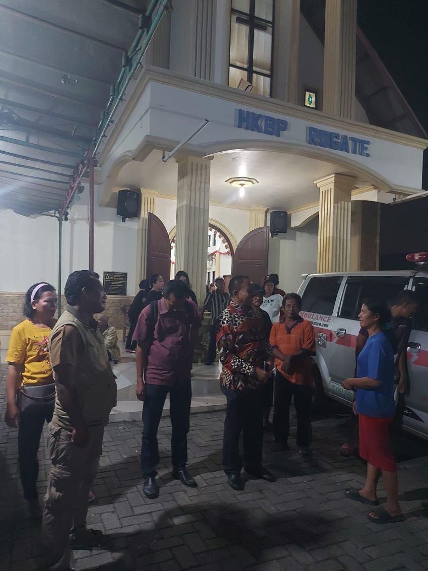 Anggota DPR RI Maruli Siahaan Kunjungan Sosial Kerumah Duka Pendeta HKBP Rogate Pdt Lamriris Br Pakpahan