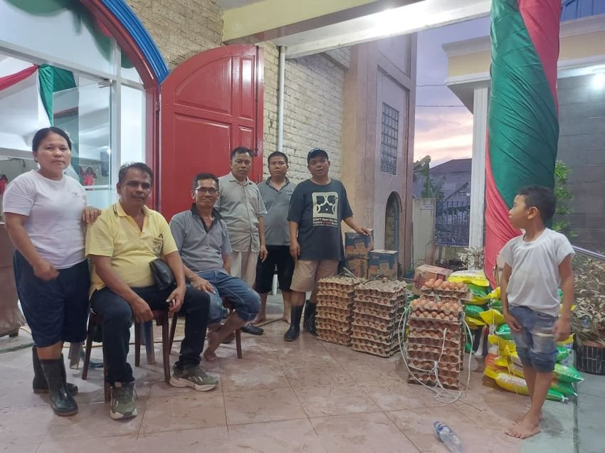 Anggota DPR RI Maruli Siahaan Berikan Bantuan Kepada Korban Banjir di HKBP Sion