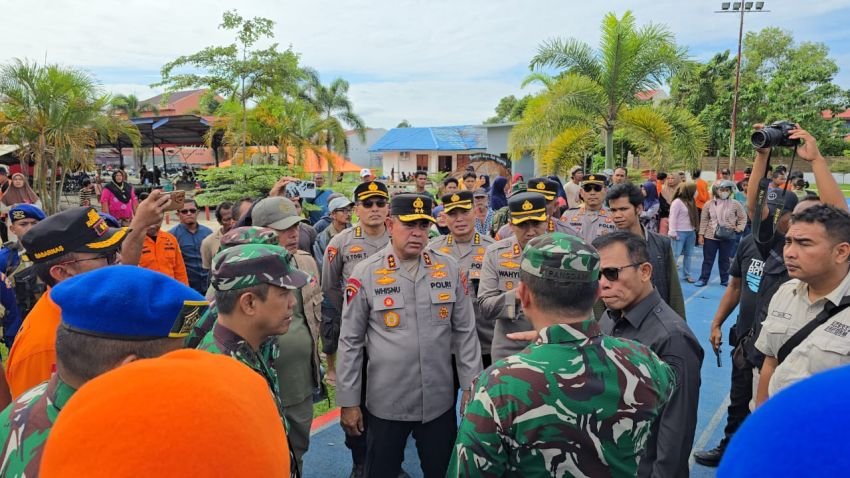 Tiba di Tapteng, Kapolda Sumut: Pastikan Bantuan Logistik Perlahan Tersalurkan