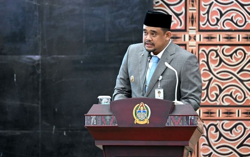 Gubernur Bobby Nasution Serahkan Ranperda APBD Sumut 2026